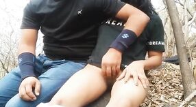 Video MMC de pareja india amateur con sexo de pie y frotamiento de coño 1 mín. 00 sec