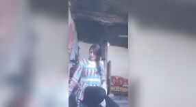 Nudo Indiano Striscia Spettacolo con un Sfarzoso Kashmiri Bhabhi 5 min 00 sec