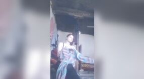 Naakt Indiase Strip Show met een prachtige Kashmiri Bhabhi 1 min 00 sec