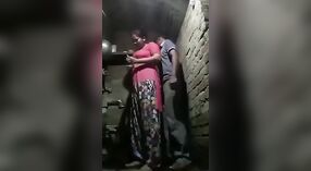 Aunty Dehati Aurat enjoys doggy style seks met haar jong land jongen 0 min 0 sec
