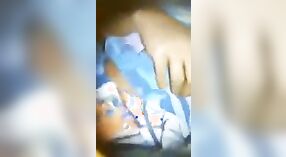 Cremoso sessão de sexo com Dehati Desi em casa 2 minuto 20 SEC