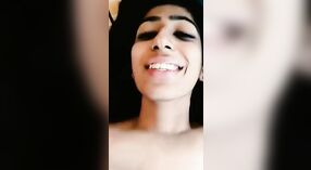 HD sesso video di un Desi ragazza esplorare la sua figa rosa 0 min 40 sec