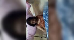 Çarpıcı bir Assam kızı sızan bir videoda soyunuyor 9 dakika 30 saniyelik
