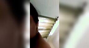 Индийская тетя шалит на камеру с Лунд в ее домашнем видео 0 минута 0 сек