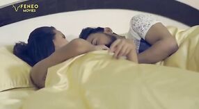 Индийский лесбийский секс в HD с веб-сериалом Maya 9 минута 20 сек