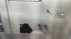 Indiano nudo ragazze catturati su nascosto macchina fotografica in il bagno 1 min 50 sec