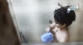 Indiano nudo ragazze catturati su nascosto macchina fotografica in il bagno 3 min 10 sec