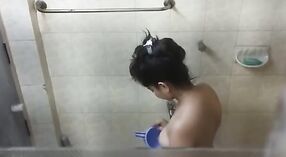 인도 여자 누드에 잡힌 숨겨진 카메라 욕실 0 최소 50 초
