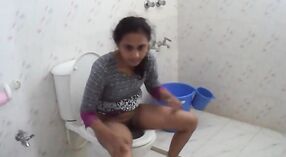 Настоящее индийское секс-видео с участием дочери домовладельца 3 минута 40 сек