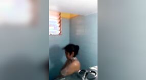 Waktu mandi rahasia Bibi Priya tertangkap kamera tersembunyi 2 min 20 sec