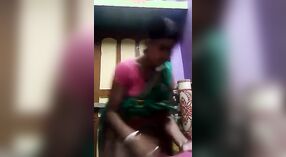 Desi Randi sari-rivestito corpo ottiene esposto in solo video 3 min 30 sec