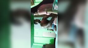 Настоящее индийское секс-видео о первом разе индийской пары вместе 0 минута 0 сек