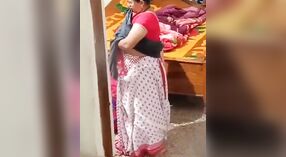Зрелую индийскую тетушку засняли на скрытую камеру в обнаженном виде 1 минута 30 сек
