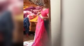Dojrzały indyjski auntie złapany na ukryty kamera w nagi state 2 / min 20 sec
