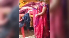 Dojrzały indyjski auntie złapany na ukryty kamera w nagi state 3 / min 00 sec