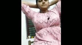 Aunt Mallu's selfie play with big boobs 2 min 20 sec