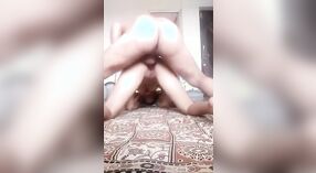 Chattes Desi et indiennes dans une vidéo torride d'un couple népalais 1 minute 20 sec