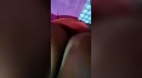 Ấn độ babe pleasures mình với fingering và mơn trớn trong solo video 4 tối thiểu 50 sn