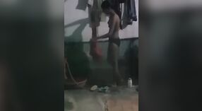 Rahasia kamar Mandi: Wektu Mandi Sing Didhelikake Desi Maid 1 min 20 sec