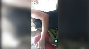 Vídeo ao vivo de um casal Dehati fazendo sexo intenso 2 minuto 20 SEC