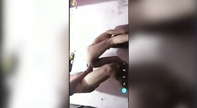 Vídeo ao vivo de um casal Dehati fazendo sexo intenso 4 minuto 00 SEC