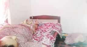 Дези ХХХ видео показывает, как горячую тетю трахает ее сосед по комнате 13 минута 10 сек