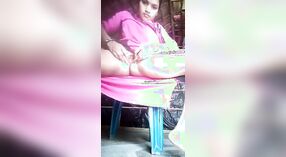 Les jolis selfies nus de Desi avec de gros seins et une chatte 2 minute 10 sec