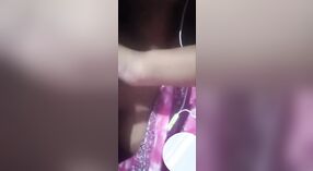 सेक्सी स्तन और नग्न बातचीत के साथ विवाहित बांग्लादेशी महिलाओं 1 मिन 50 एसईसी