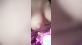 Sexy tieten en Naakte gesprekken met getrouwde Bangladeshi Vrouwen 3 min 40 sec