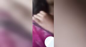 सेक्सी स्तन और नग्न बातचीत के साथ विवाहित बांग्लादेशी महिलाओं 0 मिन 30 एसईसी