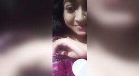 Sexy tieten en Naakte gesprekken met getrouwde Bangladeshi Vrouwen 0 min 50 sec
