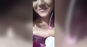 सेक्सी स्तन और नग्न बातचीत के साथ विवाहित बांग्लादेशी महिलाओं 1 मिन 00 एसईसी