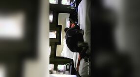 Indian Desi Hotel Porno: Un Encuentro Gay Humeante 0 mín. 40 sec