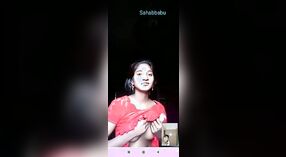 Remaja India telanjang memamerkan asetnya selama panggilan video 2 min 20 sec