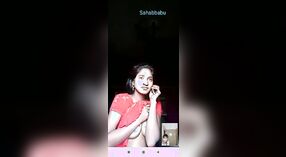 नग्न भारतीय किशोर वीडियो कॉल के दौरान उसकी संपत्ति दिखावा 2 मिन 40 एसईसी