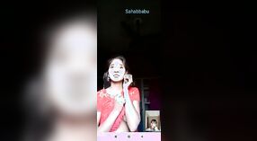 Remaja India telanjang memamerkan asetnya selama panggilan video 3 min 00 sec