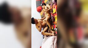 セクシーなバングラデシュのカップルは彼らのホームビデオでハードコアなセックスをしています 2 分 20 秒
