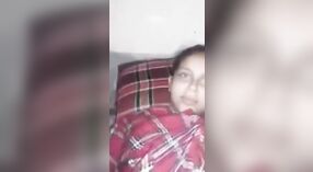 Desi sexo video features MMS giving la joven mujer anal placer 0 mín. 0 sec