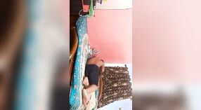 Pary Desi spotkanie w bengalskim porno 1 / min 50 sec