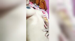 Chica india desnuda de Jabalpur muestra sus curvas en este video caliente 2 mín. 50 sec