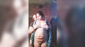 Busty Rajni njupuk dodo dheweke fondled dening bojone ing video foreplay uap 1 min 50 sec