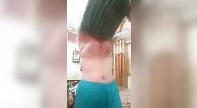 巴基斯坦美女Qi Majedar用她的裸体戏弄在戏弄视频中 0 敏 0 sec