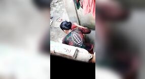 Heimlich aufgenommenes Video von der Badezeit einer bangladeschischen Bhabha 2 min 40 s