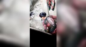 Segretamente registrato video di un Bangladesh bhabha tempo di bagno 3 min 00 sec