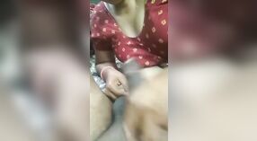 Bhabhi Devar se entrega a masturbação solo e massagem sexual em casa 2 minuto 10 SEC