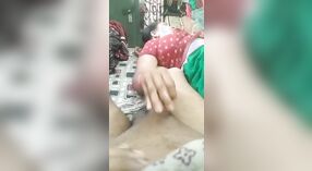Bhabhi Devar se entrega a masturbação solo e massagem sexual em casa 1 minuto 00 SEC