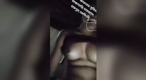 Sexy del Bangladesh ragazza ostenta le sue tette e figa pelosa in video nudo 2 min 40 sec