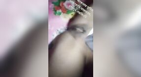 Sensual Bangladeshi menina flaunts dela mamas e peludo bichano em nu vídeo 5 minuto 20 SEC