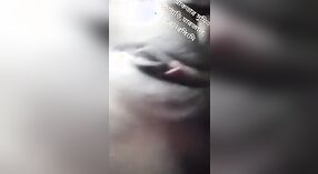 Sexy del Bangladesh ragazza ostenta le sue tette e figa pelosa in video nudo 5 min 40 sec
