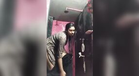 Nagie selfie sexy bengalski bomba kąpiel i zmiana ubrania 3 / min 40 sec